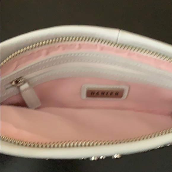 VINTAGE Danier Leather White Wristlet - Picture 6 of 7